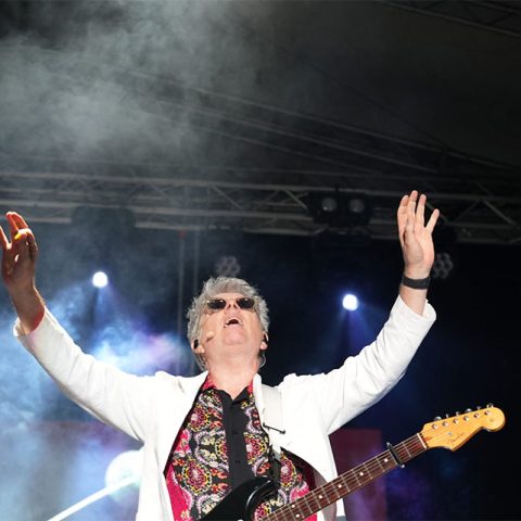 lets-rock-_0006_Layer 26